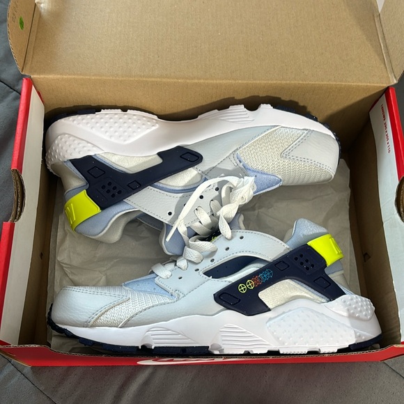 Nike Huarache Run (GS), Size 5.5. - Picture 1 of 1